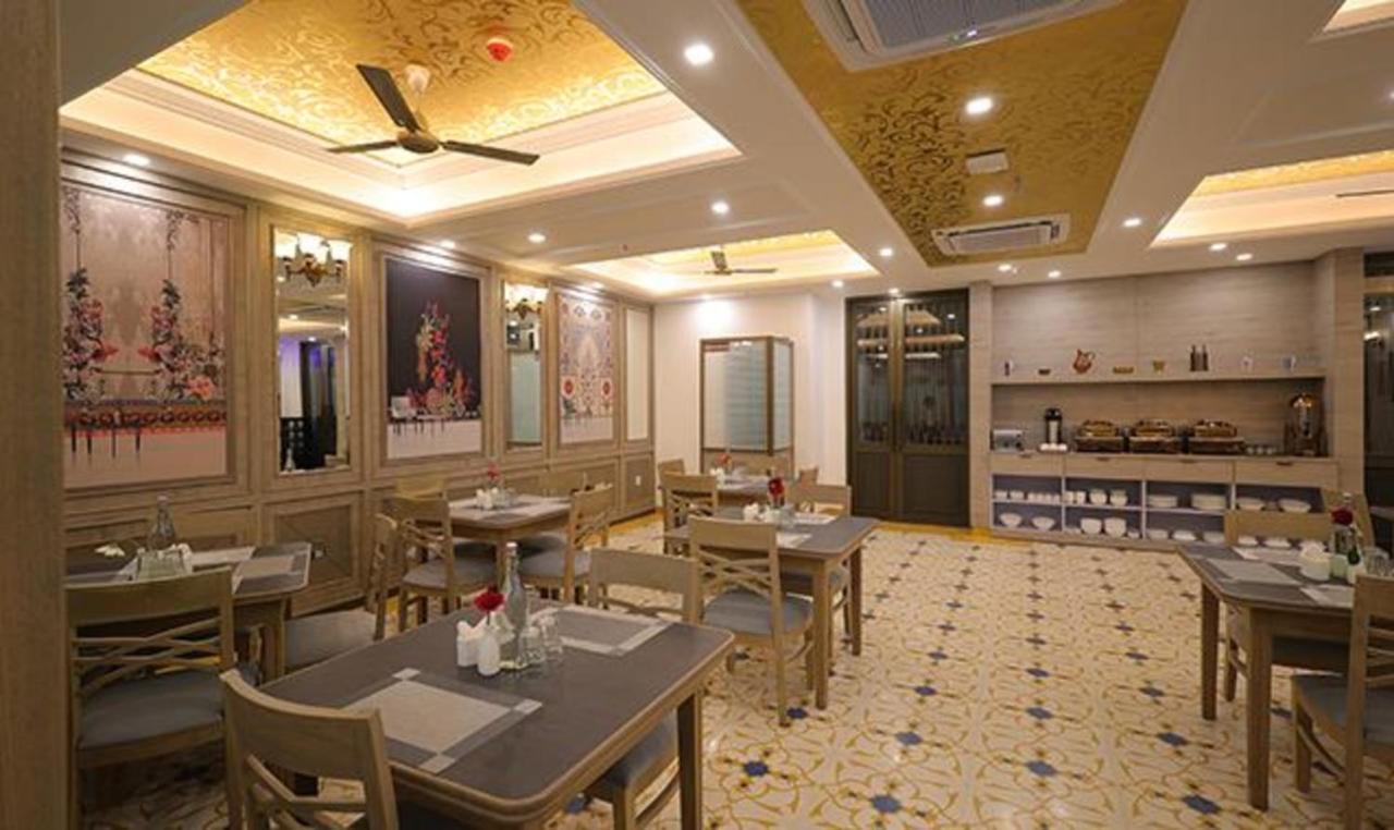 Fabhotel Prime Hampton By Ic'S Нойда Экстерьер фото