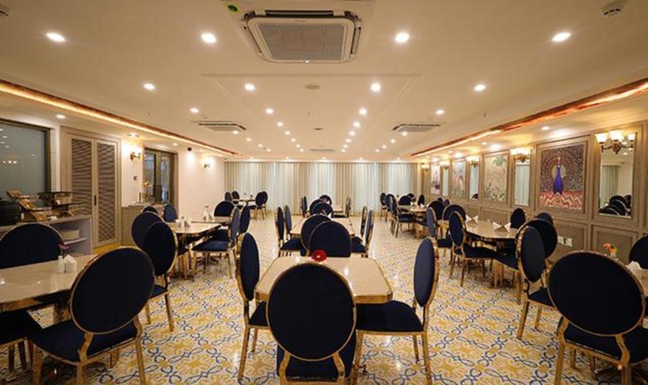 Fabhotel Prime Hampton By Ic'S Нойда Экстерьер фото