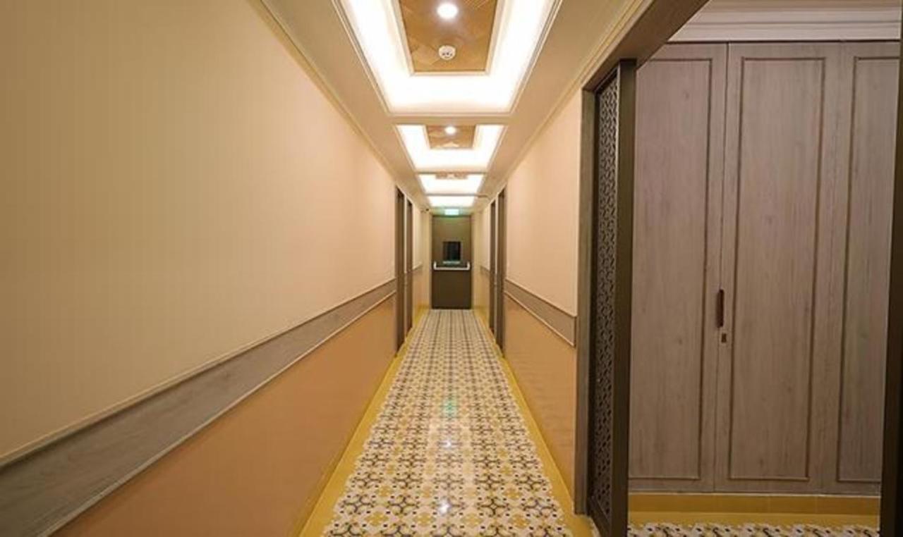 Fabhotel Prime Hampton By Ic'S Нойда Экстерьер фото