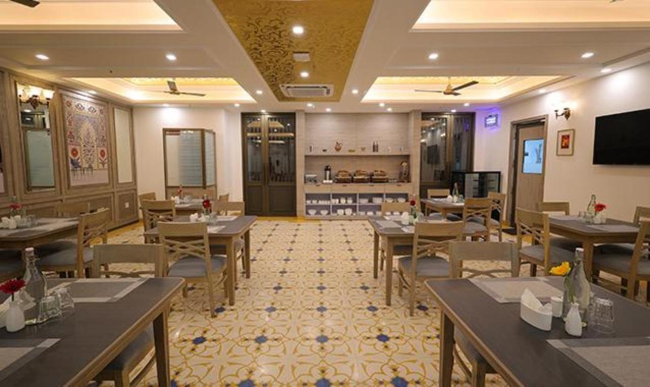 Fabhotel Prime Hampton By Ic'S Нойда Экстерьер фото