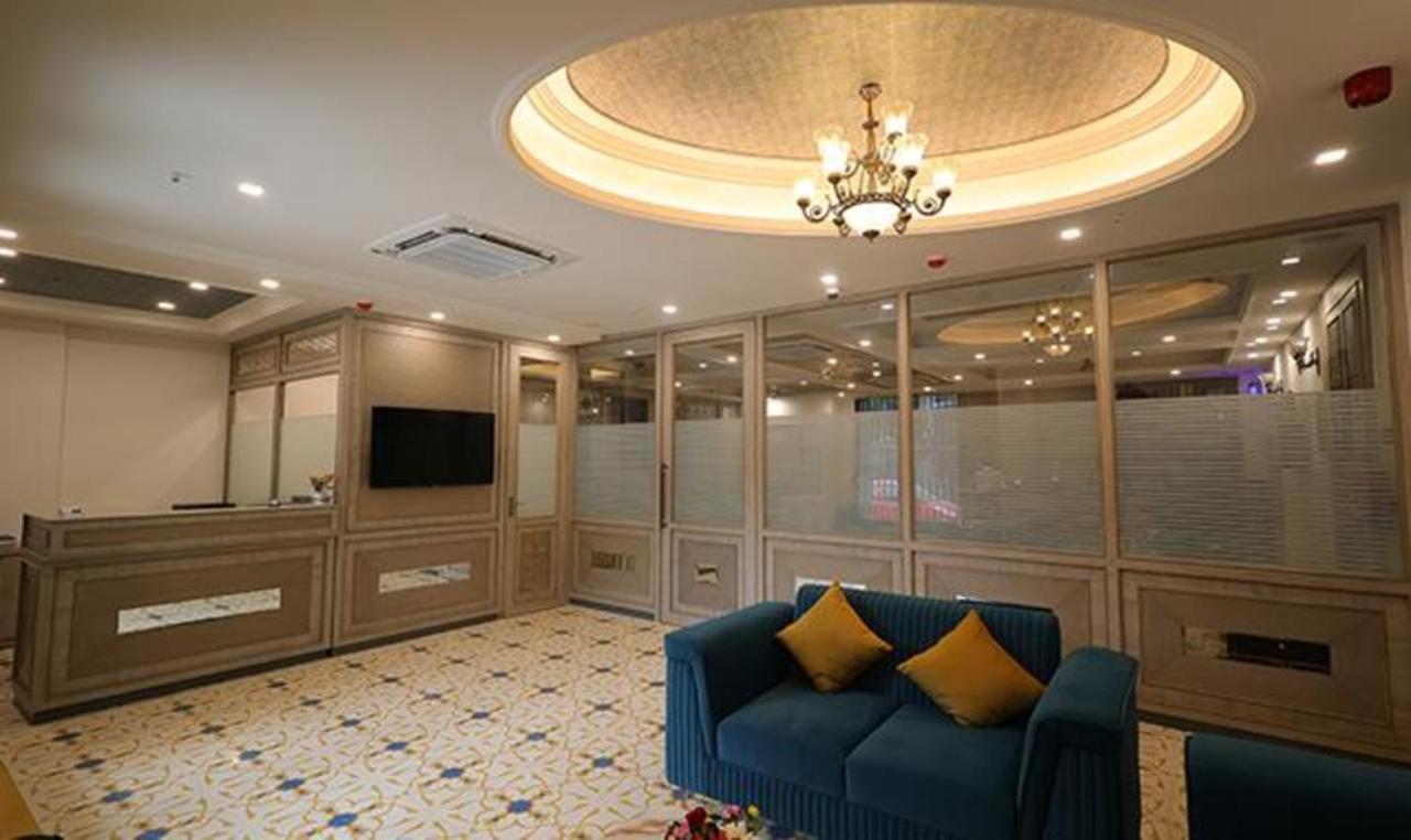 Fabhotel Prime Hampton By Ic'S Нойда Экстерьер фото