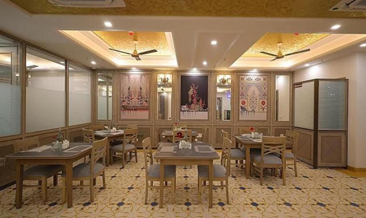 Fabhotel Prime Hampton By Ic'S Нойда Экстерьер фото